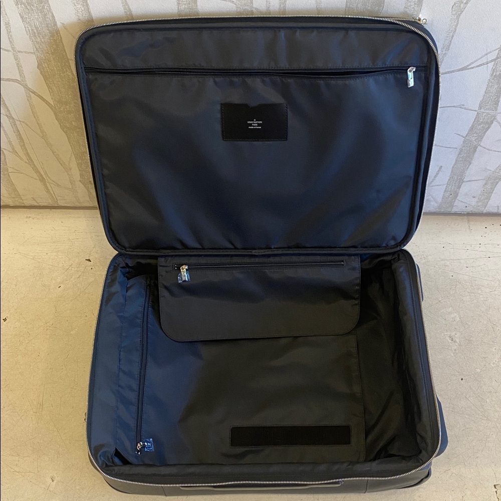 Louis Vuitton Taiga Pegasus Legere Business
Carry Noir Bag Suitcase Black - Picture 3 of 17